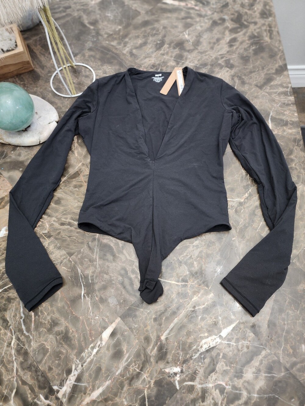 SKIMS NWT Fits Everybody Plunge Long Sleeve Thong Bodysuit Size SMALL Onyx Color